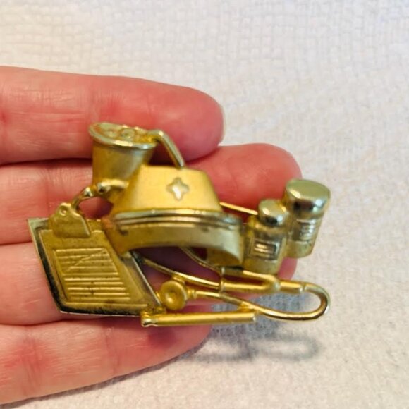 Source Unknown Jewelry - Nurse Brooch Lapel Pin Gold